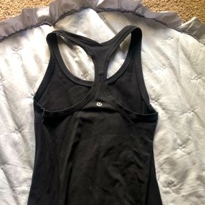 black lululemon tank